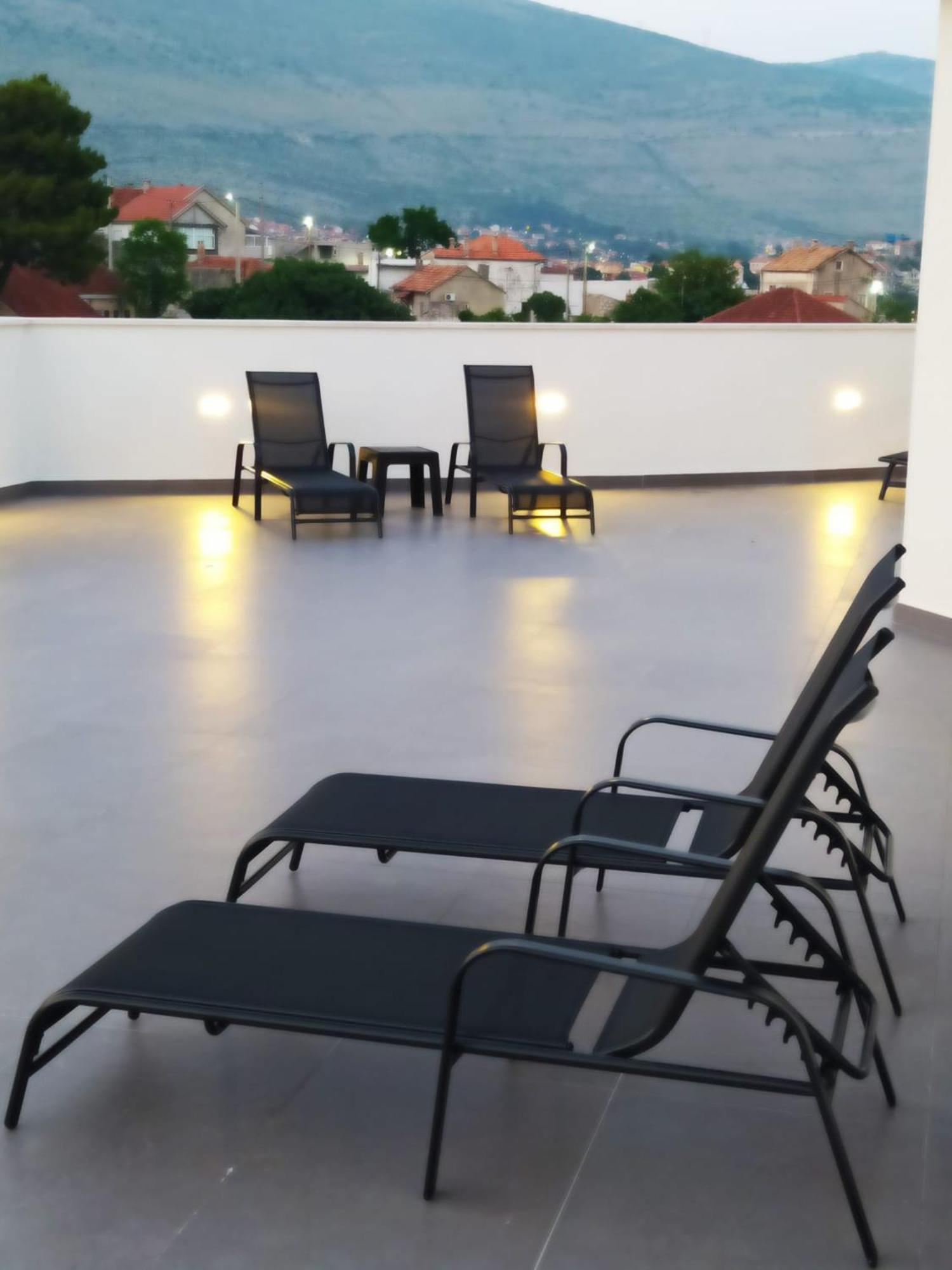 Pine 1 Apartment In The Center Требине Екстериор снимка