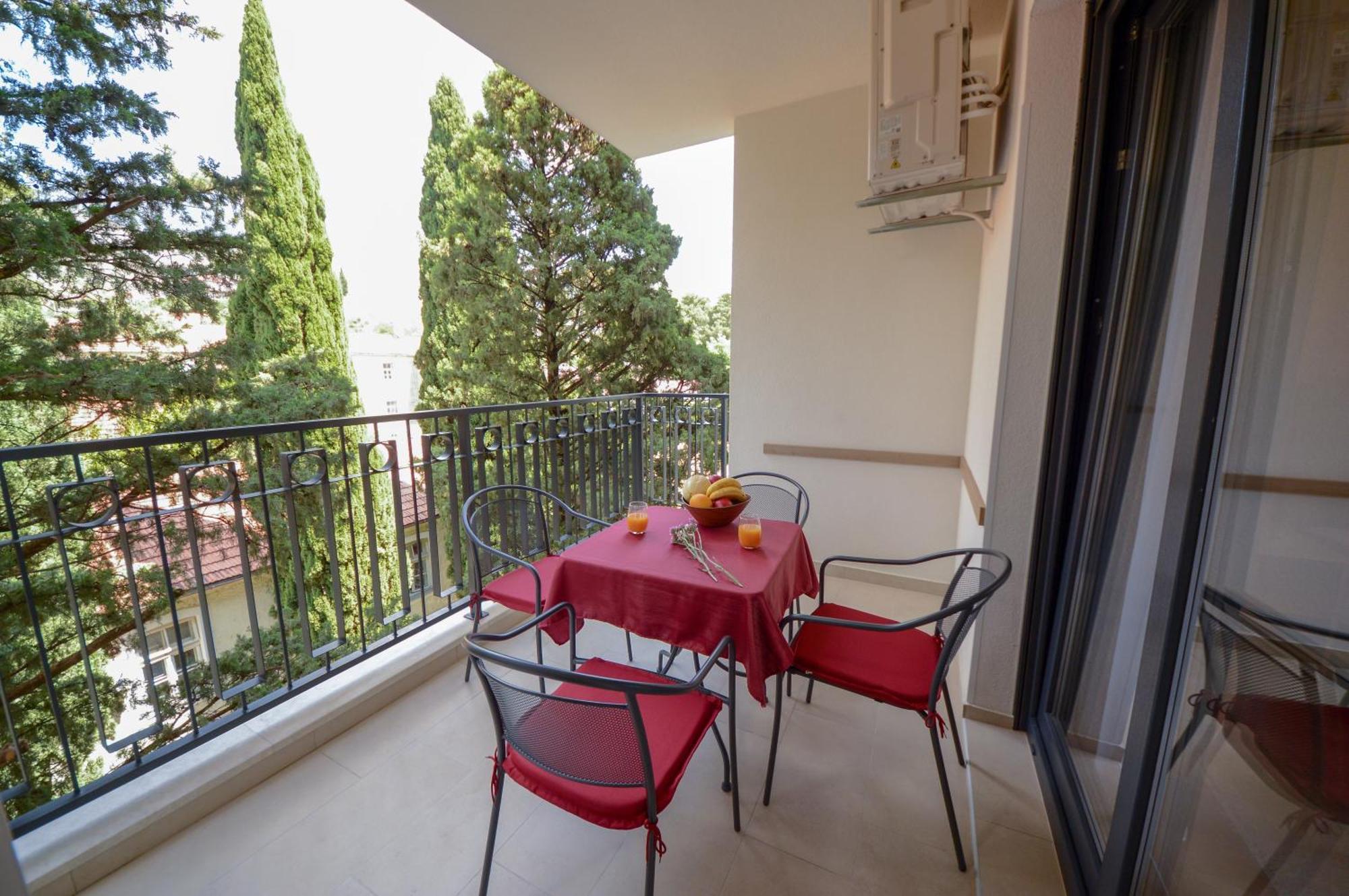 Pine 1 Apartment In The Center Требине Екстериор снимка